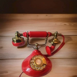Radio Shack FRANZÖSISCHER STIL rotes Wählscheibentelefon Vintage Look goldene Wählscheibe getestet - Bild 1 von 4
