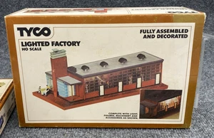 TYCO HO Scale Factory Building #940 Lighted & Decorated Aurora/Tru-Scale Mold - Picture 1 of 12
