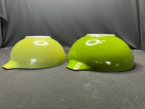 2 tazones mezcladores Pyrex #443 y #444 - verde verde - asas de lengüeta de 2,5 y 4 cuartos - Imagen 1 de 14