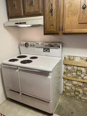 Mid Century GE Stove Range Stove - Image 1 of 2