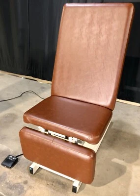 Silla de examen eléctrico ajustable Hill HA90E y mesa de tratamiento Foto 1 de 4