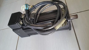 SERVO MOTOR SIN ESCOBILLAS KOLLMORGEN M - 405-A-21 GOLDLINE Resolución por poste superficial - Imagen 1 de 6