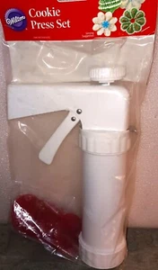 New Wilton Cookie Press Set NIP Piping Gun 12 Holiday Designs Free Shipping - Picture 1 of 3
