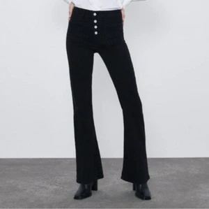 Jeans Zara vita alta svasati bottoni fly nero taglia 2 - Foto 1 di 6