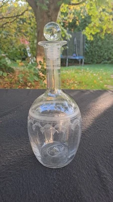 Ancienne carafe en verre gravé à la roue – fin XIXe / début XXe siècle - Photo 1/4