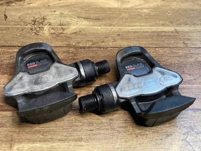 Pedales de fijación de cerámica de carbono LOOK Keo Blade con ejes cromoly plateados/negros Foto 1 de 4