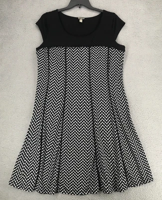 Vestido Haani Fit & Flare Talla 2X Sin Mangas Blanco y Negro Foto 1 de 4