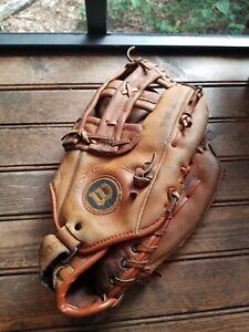 Vintage Baseball Glove Mitt Wilson Jim Catfish Hunter / Cy Young Award