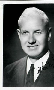 RARE IMAGE! “Economics Pioneer" Arthur Young Hand Signed 3.5X4.5 B&W Photo - Picture 1 of 1