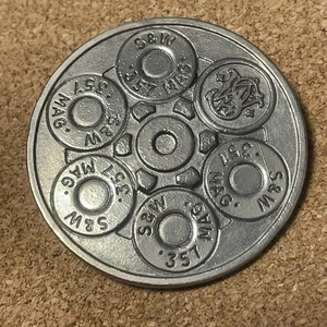 S&W Smith & Wesson Gürtelschnalle rund 357 MAG 1980 silberfarben Zinn - Bild 1 von 15