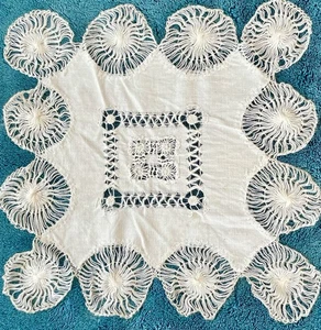 SQUARE 100% HANDMADE WHITE INTRICATE LACEY TENERIFE DOILY GORGEOUS! - Picture 1 of 7