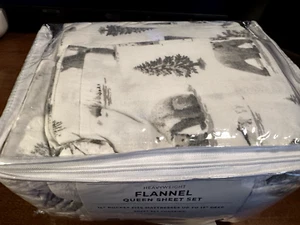 Great Bay Home 100% Turkish Cotton Queen Lodge Holiday Flannel Sheet Set | Deep - Picture 1 of 3