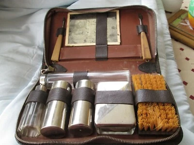 ancien nécessaire trousse de toilette de voyage en cuir  marron - Photo 1/4