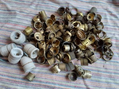 Lot de douilles électriques anciennes en laiton et porcelaine divers - Photo 1/4