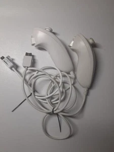 Juego de 2 Nintendo Wii Nunchuck Blanco - Imagen 1 de 1