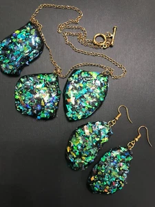 KUNSTPFAU BLAU OPAL STIL OHRRINGE UND ANHÄNGER HALSKETTE SCHMUCKSET - Bild 1 von 13