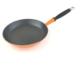 ¿Le Creuset vintage? Sartén de hierro fundido de 10" naranja llama - Imagen 1 de 15