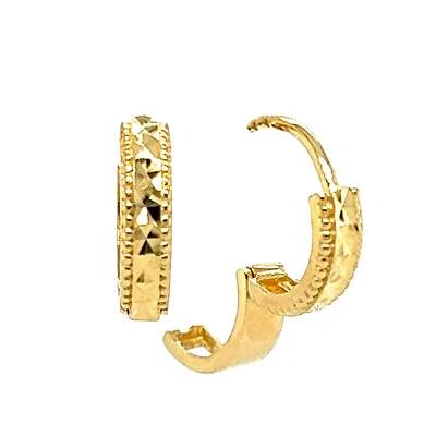 Pendientes Huggie de oro amarillo o blanco de 14K corte dimond Foto 1 de 2