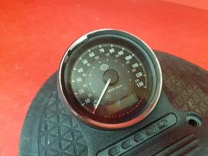 HARLEY DAVIDSON XL 883 SPEEDO INSTRUMENT CLUSTER SPEEDOMETER 2018 - Picture 1 of 9