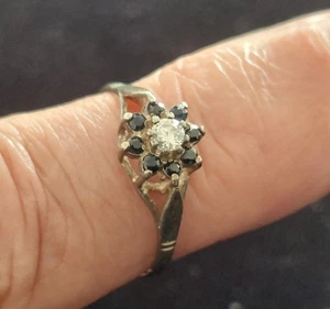 Grazioso anello a grappolo vintage anni 70 in argento sterling con spinello e zirconi taglia P - Foto 1 di 5