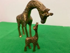 Vintage Brass Mother & Baby Giraffe Figures Mom Kissing Collectors Mid Century - Picture 1 of 12