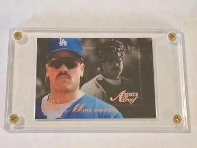 Seleccionar edición certificada 1996 - Mike Piazza #138 con soporte de exhibición Foto 1 de 4