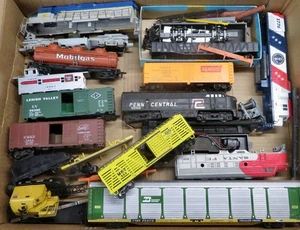 Lot HO - Eisenbahn Konvolut - Motoren - Wagen - Güter - LKW - ALLES REPARATURBEDÜRFTIG / TEILE - Bild 1 von 11