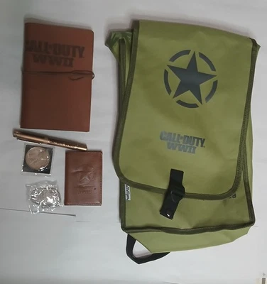 Call of Duty Segunda Guerra Mundial Lote de Coleccionistas Mochila Cuaderno Billetera Pluma Moneda Etiqueta de Perro NUEVO Foto 1 de 4
