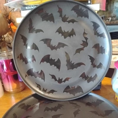 Set of 4 | MAINSTAYS 10.5 in Plastic Halloween Bats Etched Dinner Plate • Black - Image 1 of 3