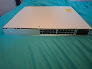 Cisco C9300-24U-E 24-portowy gigabitowy przełącznik UPoE z 2 zasilaczami 1100W c9300-nm-8x modułem - Zdjęcie 1 z 10
