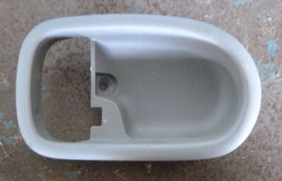 Manija de puerta interior izquierda Mazda 626 GF 97-02 moldura envolvente Foto 1 de 2