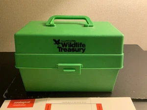Vintage 1975 Illustrated Wildlife Treasury Plastic Box Animal Info Cards - Picture 1 of 5