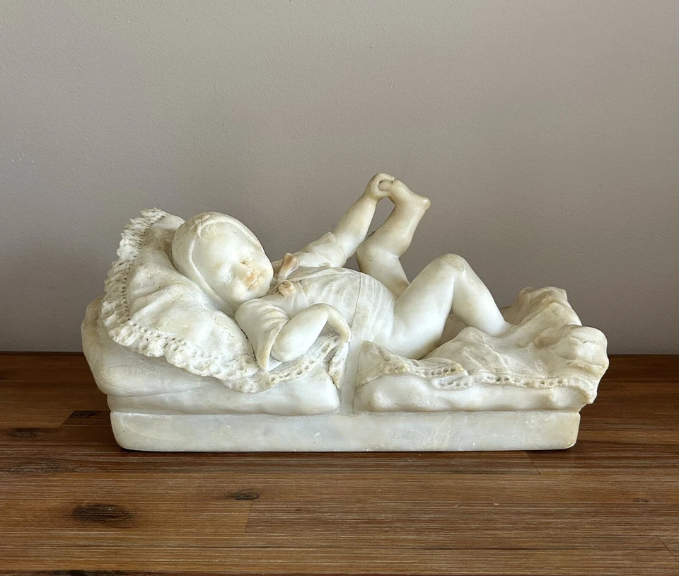 Antigua almohada de bebé firmada por Eugenio Battiglia escultura italiana de mármol del siglo XIX Foto 1 de 4