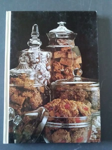 SOUTHERN LIVING ~ THE COOKIES AND CANDY COOKBOOK VINTAGE HARDBACK 1972 EDITION - Picture 1 of 9