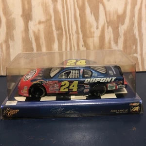 Winner's Circle Jeff Gordon 2001 #24 DuPont 1/24 Scale Diecast - Picture 1 of 4