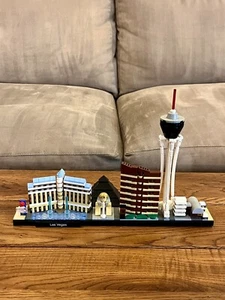 LEGO Architecture Las Vegas Complete With Manual - Picture 1 of 4