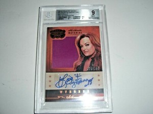 WYNONNA JUDD 2015 PANINI COUNTRY MUSIC WORN WARDROBE AUTO 70/199  SIGNED CARD