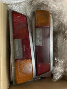 Mercedes W110 Rückleuchten, 2er Set Inklusive Lampenträgern KOMPLETTPREIS - Bild 1 von 2