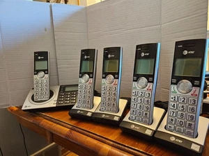 AT&T Expandable Cordless Phone Answering Machine 5 Handsets DECT 6.0 Works! - Picture 1 of 3