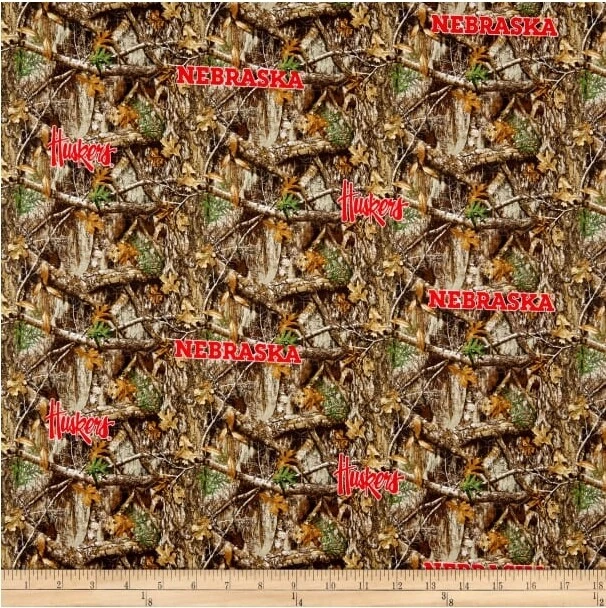 Tela de algodón NCAA University of Nebraska Realtree camuflada NE-1163 por yarda Foto 1 de 1