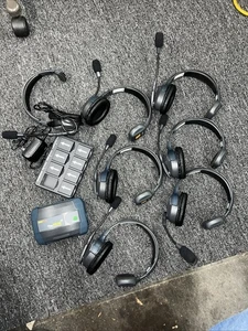 Eartec Wireless Headset System - 7 Headsets, HUB, 8-Bay Ladegerät, Akkus + Koffer - Bild 1 von 10