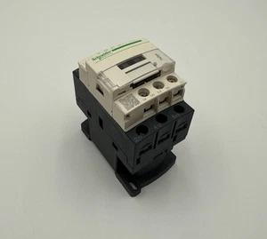 Schneider Electric LC1D09 Contactor 25A 3P 600V 3PH 7.5HP Coil 120V LC1D09G7 - Picture 1 of 11