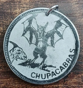 1982 Mexico 50 Pesos Chupacabra medallion - Picture 1 of 2