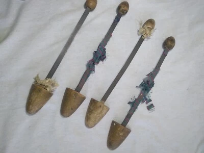 Lote de 4 camillas de zapatos antiguas de 10" con banda metálica de madera de la década de 1920 para mujer Foto 1 de 4