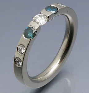 DISEÑO MADURO - HERMOSO ANILLO TENSOR BICOLOR BRILLANTE 0,62 QUILATES - ÚNICO - Imagen 1 de 4