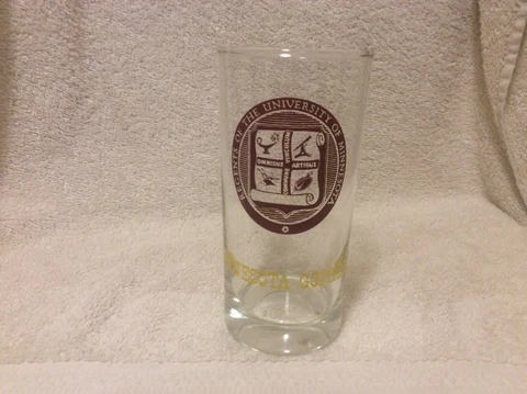 Vintage Minnesota gophers Marathon Oil College Seal tall clear glass tumbler D Cover