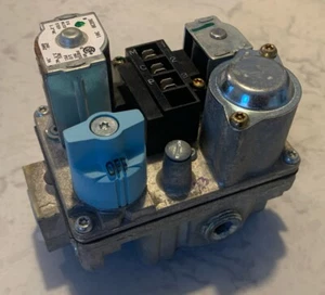 Emerson/White-Rodgers Furnace Gas Valve 36E38 301. 76-1437 - Picture 1 of 4