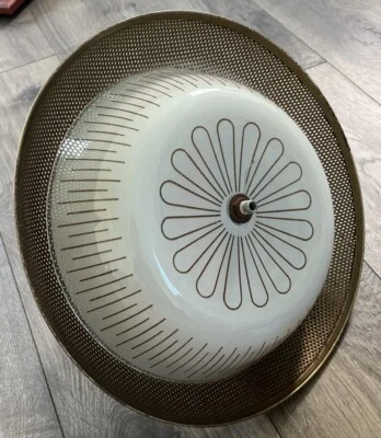 Leviton Mid Century Moderno Latón con Agujeros Montaje en Techo Flor Verde Pantalla de Vidrio Foto 1 de 4