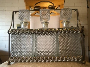 Vintage 3er Set Glas Schnaps Dekanter mit Stopfen und Verschluss Träger Caddy - Bild 1 von 9