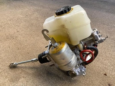 Conjunto de cilindro maestro de refuerzo de actuador de bomba ABS para Toyota 4runner 2010-2019 Foto 1 de 3